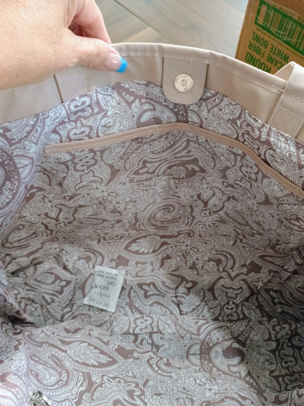 The Sak Everyday Tote Bag in Light Beige - Picture 5 of 10